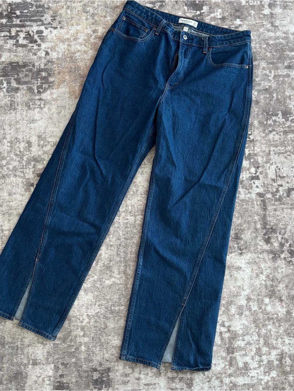 Abercrombie & Fitch women’s dark Blue Denim Jeans - Classic Straight Fit w/ slit